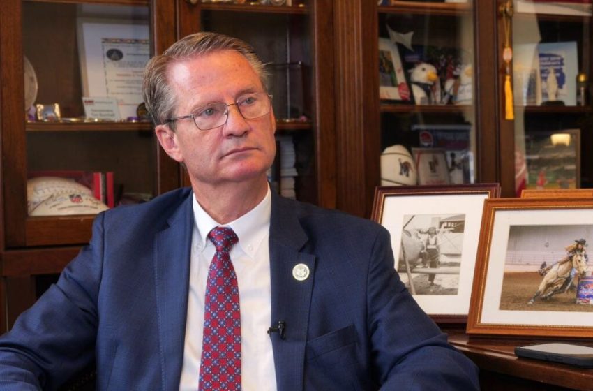  US lawmakers say $40 million per week still reaches Afghanistan