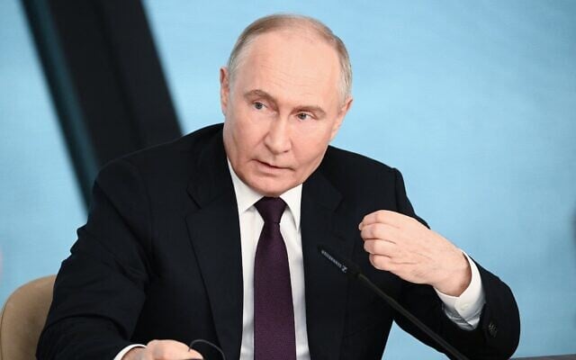  Putin Claims Russian Forces Seized Nearly 5000 Square km of Ukrainian Land in 2025